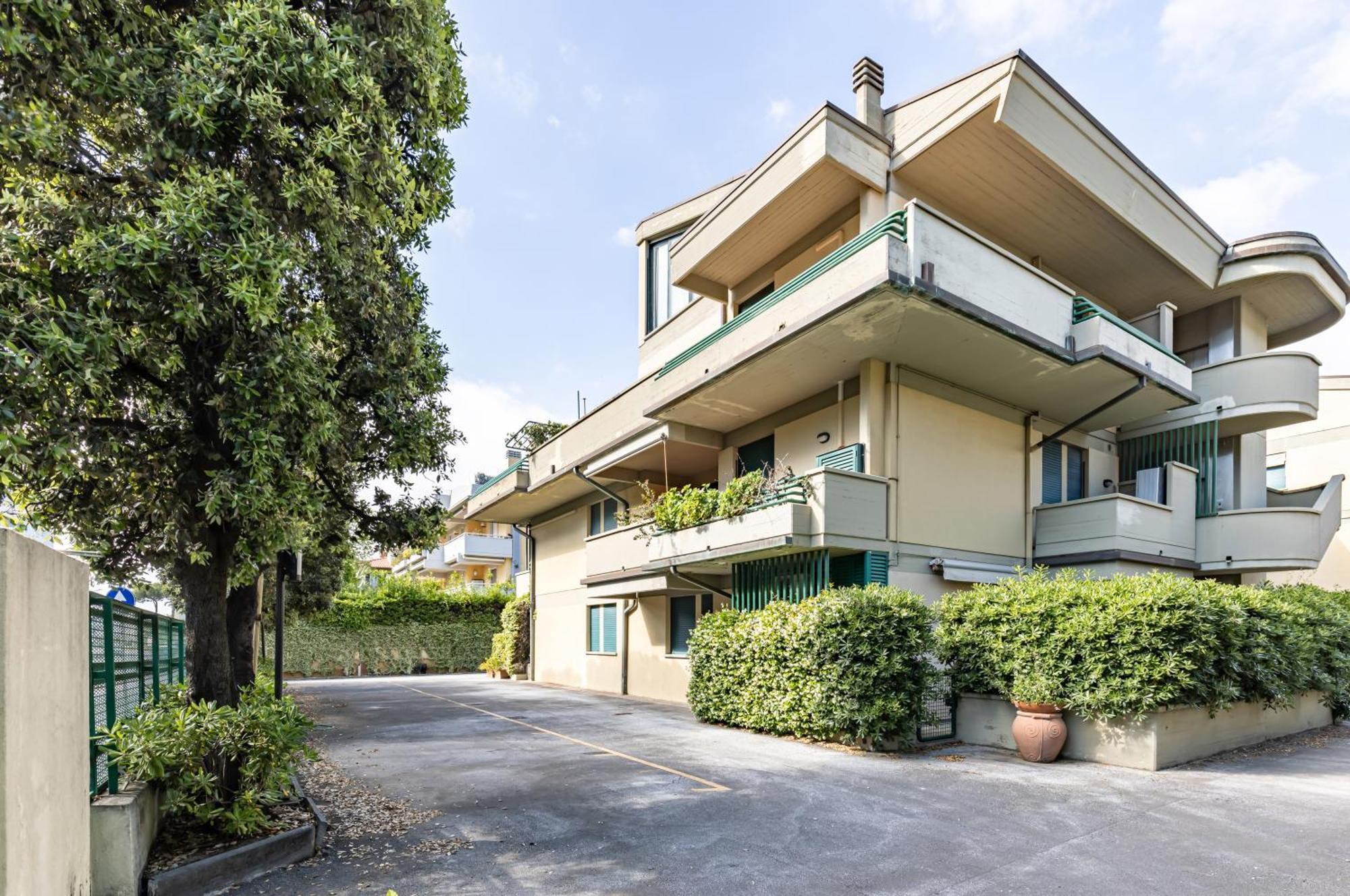 Two-Levels Apartment With Terrace And Parking Viareggio Exteriör bild