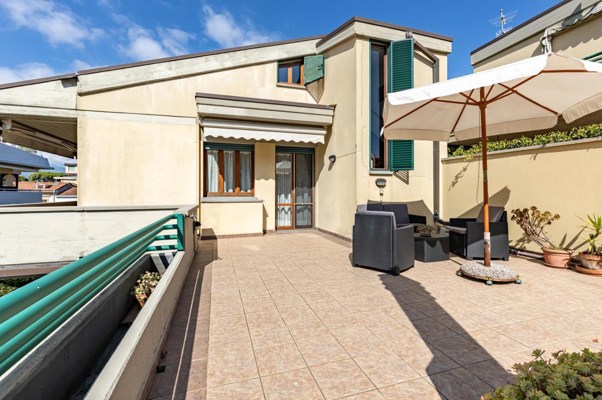 Two-Levels Apartment With Terrace And Parking Viareggio Exteriör bild